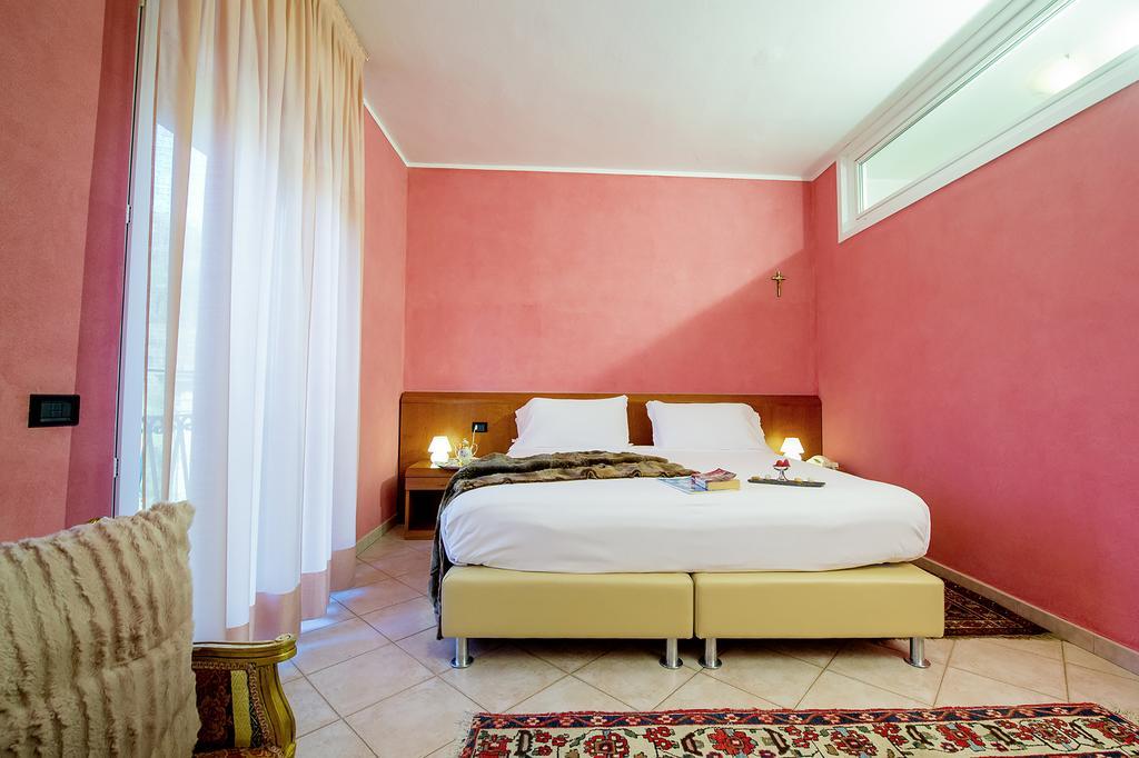 Hotel San Gerolamo Vercurago Bagian luar foto