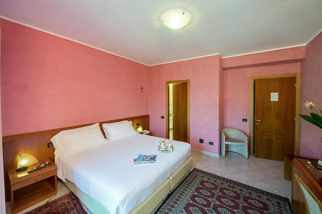 Hotel San Gerolamo Vercurago Bagian luar foto