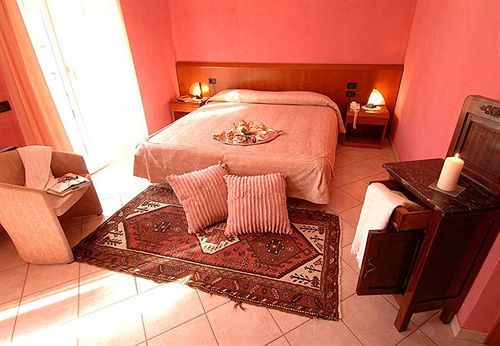 Hotel San Gerolamo Vercurago Bagian luar foto